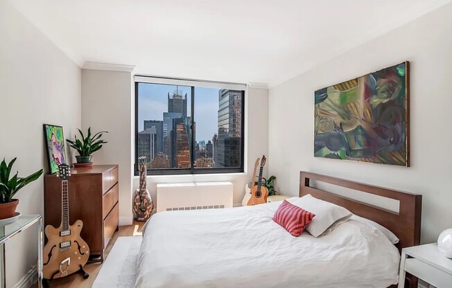 251 W 48 ST