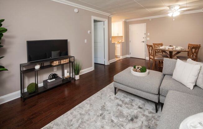 1 bed, 1 bath, 590 sqft, $2,170