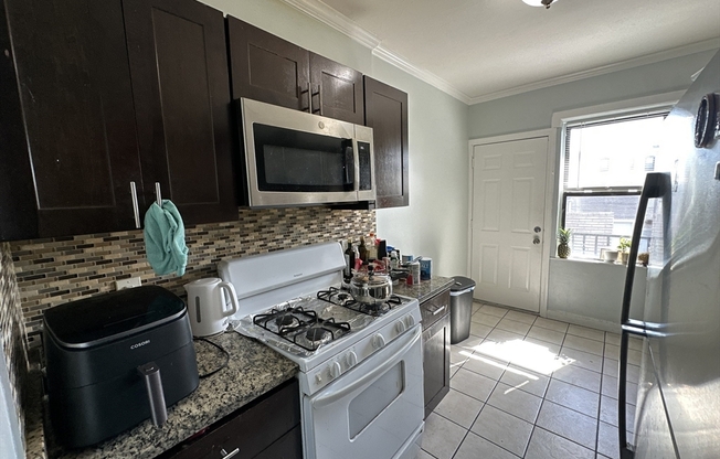 4 beds, 1.5 baths, 1,300 sqft, $3,900, Unit 10