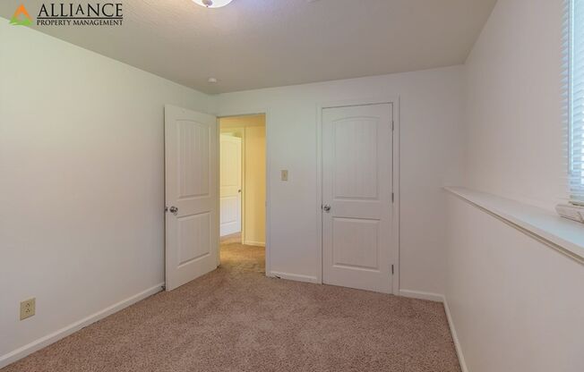 3 beds, 1.5 baths, 1,456 sqft, $1,290, Unit 2025