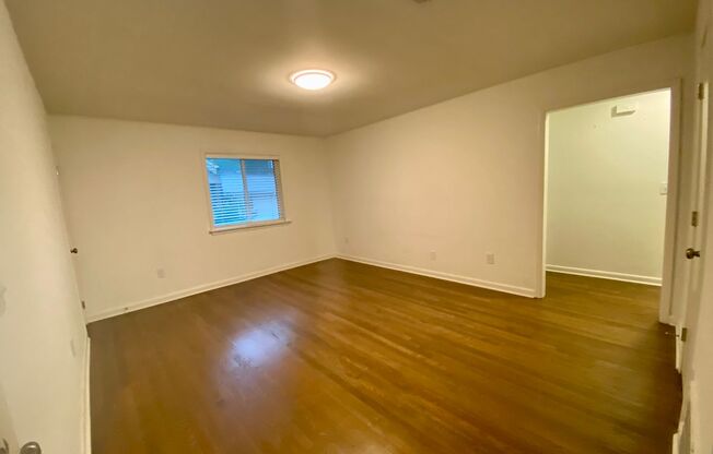2 beds, 1 bath, 850 sqft, $1,700, Unit 485-C27