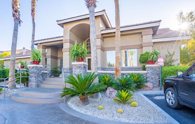 Charming 2 bedroom, 2 bath condo in the heart of Summerlin