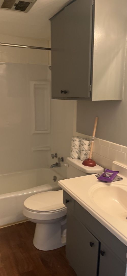 2 beds, 2 baths, 1,055 sqft, $935, Unit 30-206