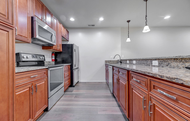 447 RDG ST NW