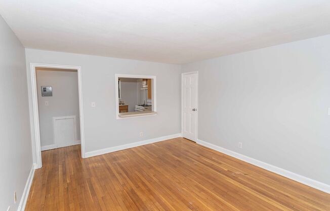 2 beds, 1 bath, $1,695, Unit SQC-227-4