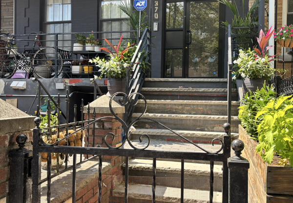 370 E 32 ST