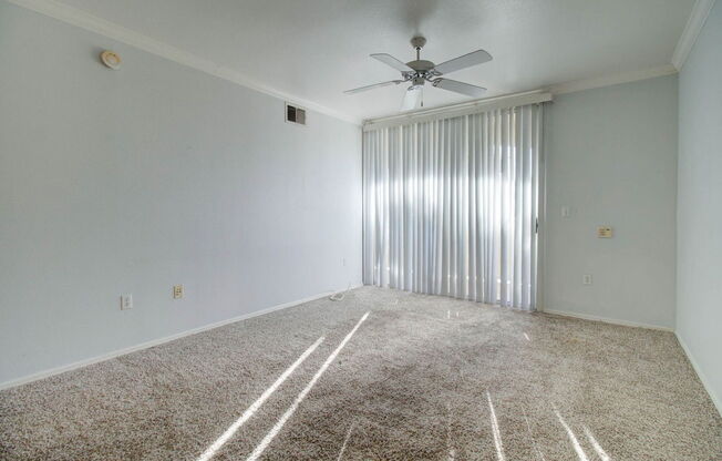 1 bed, 1 bath, 745 sqft, $1,300, Unit 2072