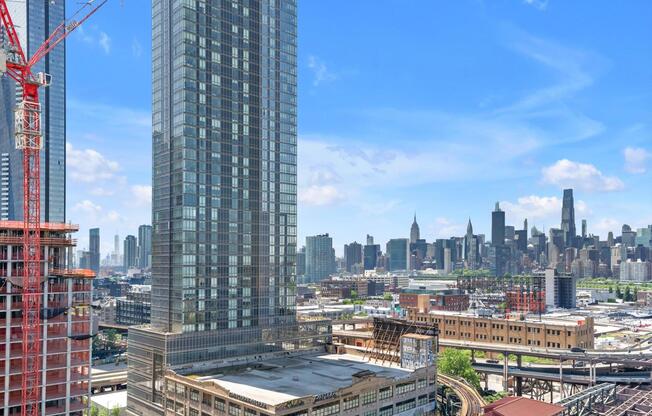 24 15 QUEENS PLZ N