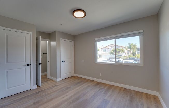 3 beds, 3 baths, 1,070 sqft, $4,095, Unit 101