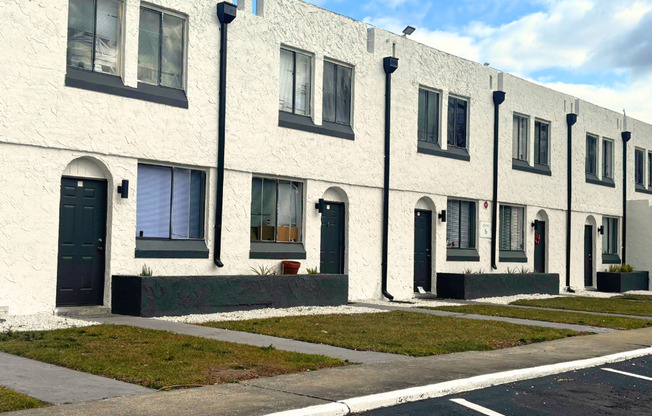 2 beds, 1.5 baths, $1,250, Unit 21-063E