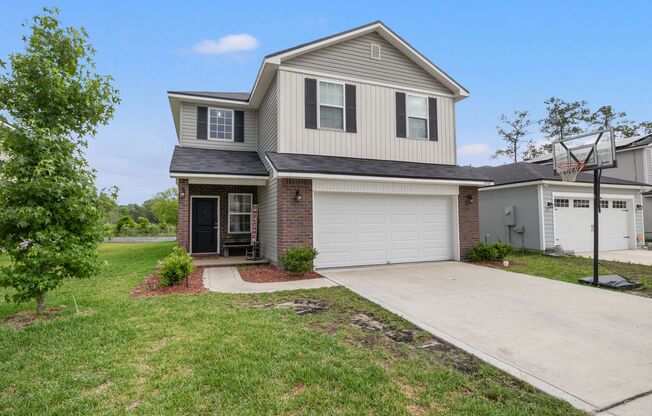 Stunning single-family 4bed/2.5 bath home