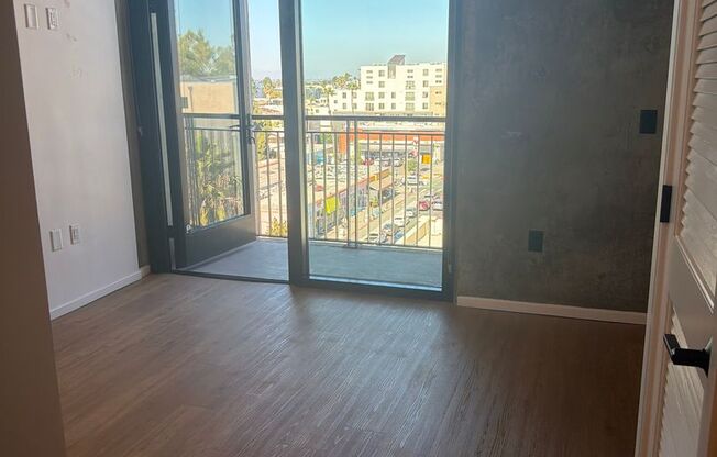 Studio, 1 bath, 354 sqft, $2,395, Unit 707