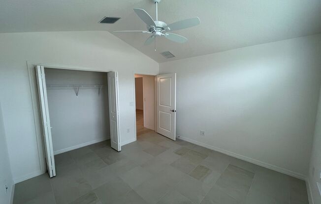 3 beds, 3 baths, 1,905 sqft, $2,500, Unit R2-Mayw