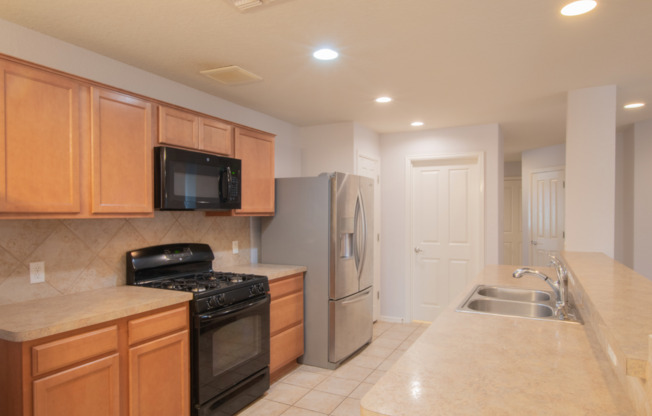 3 beds, 2 baths, $1,725