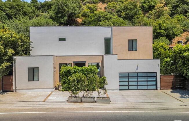2044 BENEDICT CYN DR