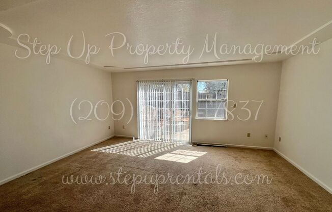 Splendid 2 Bedroom 1.5 Bath Townhouse Near Racetrack!