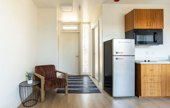 Studio, 1 bath, 320 sqft, $1,650, Unit Unit 6