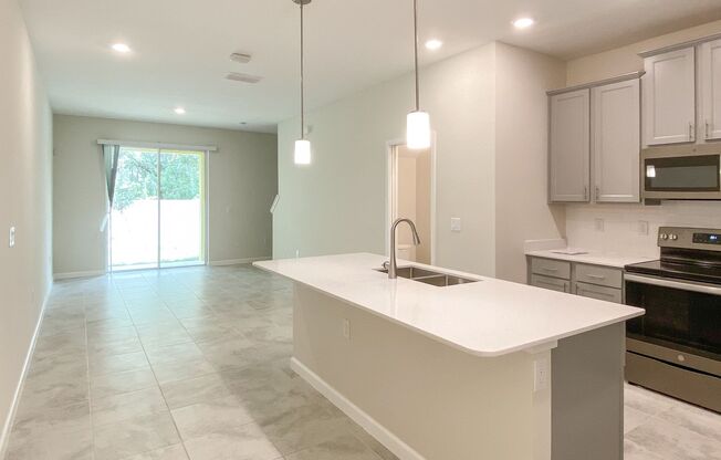 **NEW 3 BEDROOM TOWNHOUSE IN EAST ORLANDO READY FOR MOVE IN **
