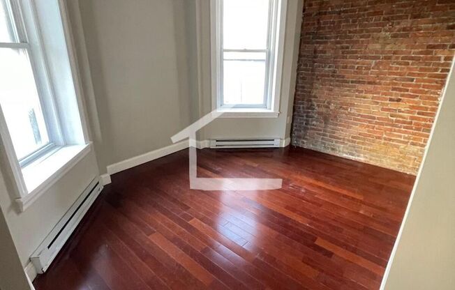 1 bedroom apartment on the coveted NEWBURY ST in Back bay Boston