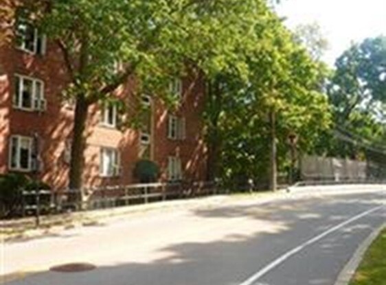 42 DEAN RD