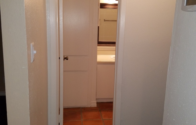 1 bed, 1 bath, 714 sqft, $840, Unit *606