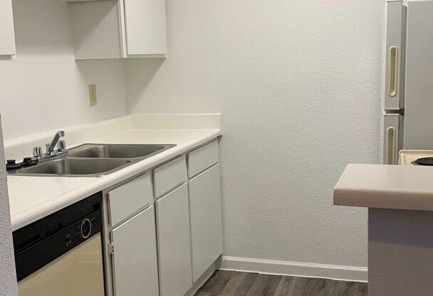 1 bed, 1 bath, 583 sqft, $810, Unit 0402