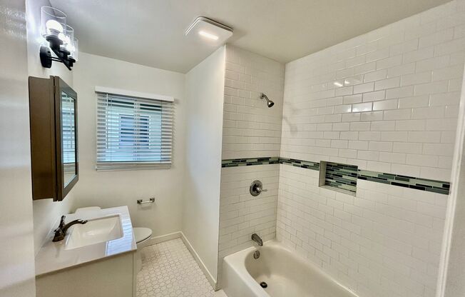 3 beds, 2 baths, $3,995, Unit 3714 1/2 Corinth Ave.