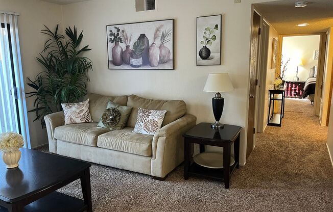 2 beds, 1 bath, 889 sqft, $1,795, Unit 06C