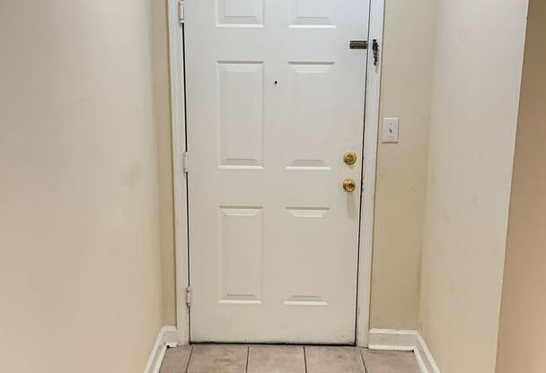 Come see this 2 bedroom, 2 bath, first-floor condo for rent in New Tampa!