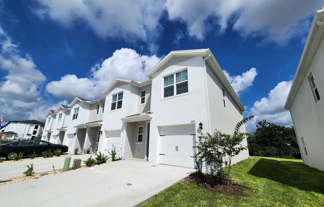 GREAT LOCATION! AMAZING BRAND-NEW 3 BEDROOM TOWNHOUSE!