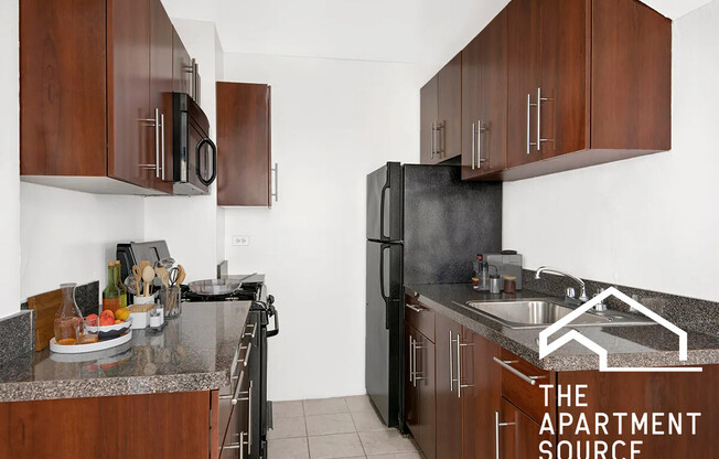 2756 N Pine Grove Ave, Chicago IL 801