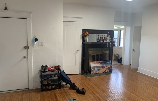 2 beds, 1 bath, $2,100, Unit S3