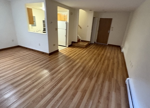 3 beds, 1 bath, 1,000 sqft, $4,500, Unit 3