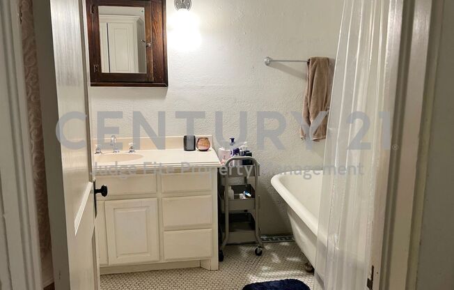 2 beds, 1 bath, $1,550