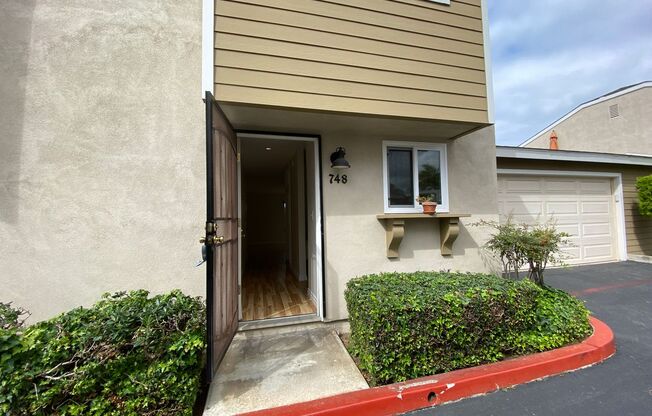 Bright and Spacious 2 Bed/1.5 Bath South Oceanside Condo!