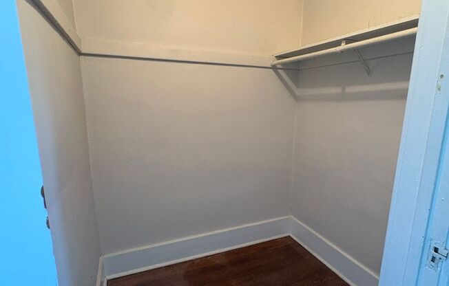 Studio, 1 bath, $950, Unit 325 Alexander St. - #25