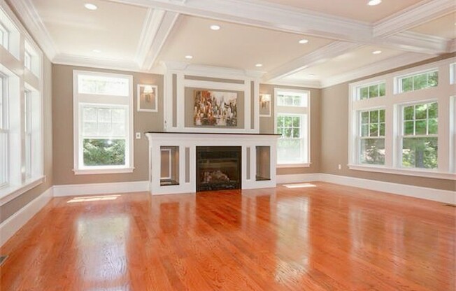 62 COUNTRY CLUB LN