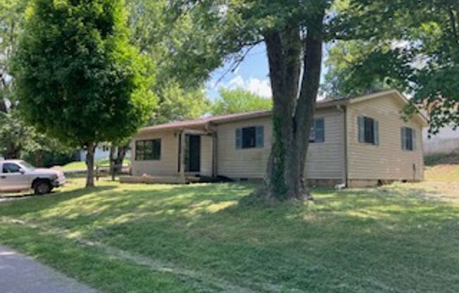 3 bedroom, 1 bath Home: Located in Ellettsville! REDUCED PRICE!