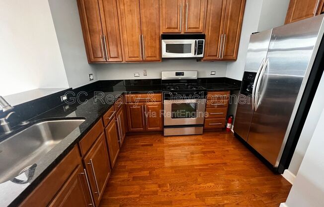 1600 South Prairie Avenue