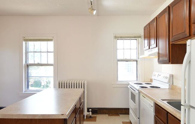 1 bed, 1 bath, 425 sqft, $955, Unit 7 - 36