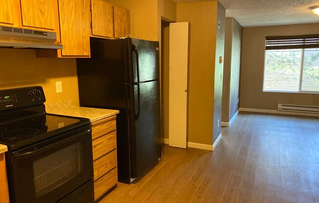 2 beds, 1 bath, 687 sqft, $2,095, Unit A204