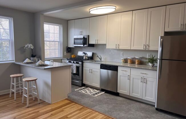 2 beds, 1 bath, 785 sqft, $2,240, Unit B3-4