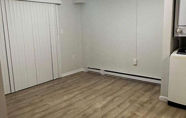 2 beds, 1 bath, $1,750, Unit E03