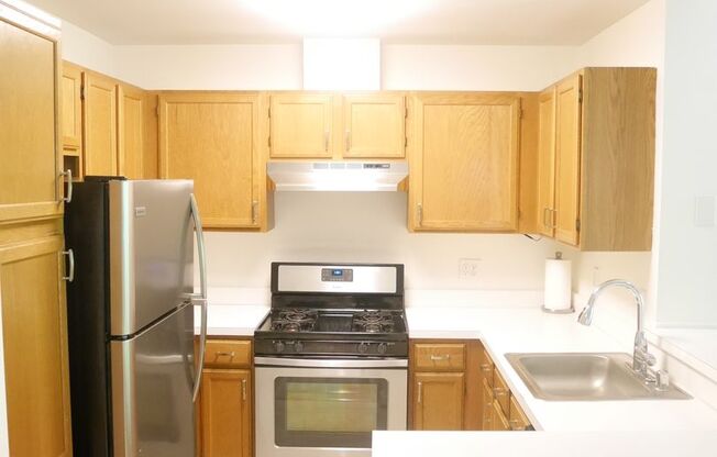 2 Bedroom Condominium in Sought After Community!