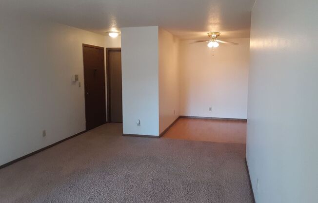 2 beds, 1 bath, 926 sqft, $925, Unit 206