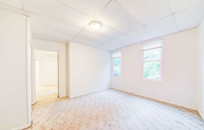 2 beds, 1 bath, $1,299, Unit Apt 3