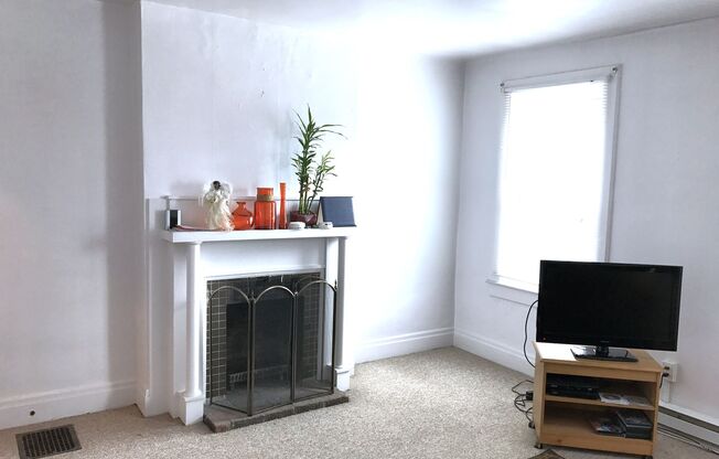 1 bed, 1 bath, 704 sqft, $835, Unit 2