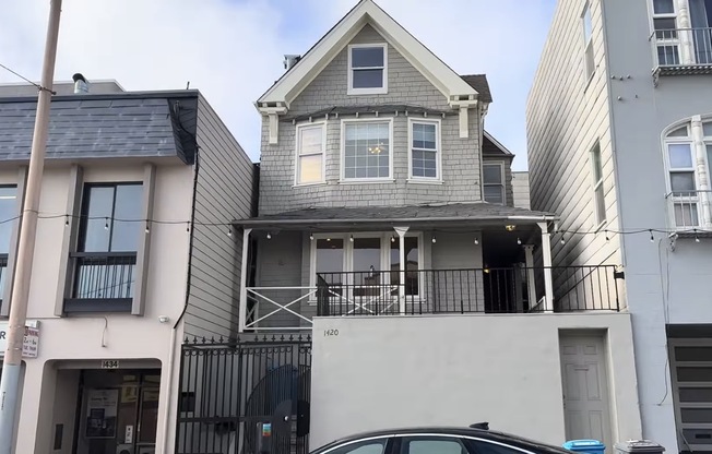 1420 TARAVAL ST