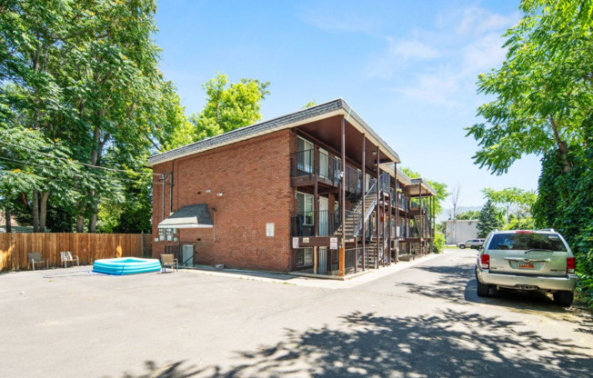 Roberta Street Apartments