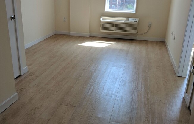 2 beds, 1 bath, 610 sqft, $1,725, Unit 806